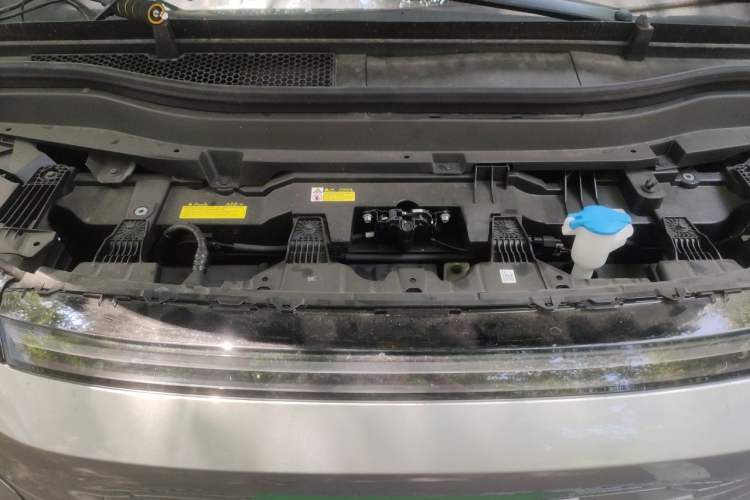 Used XPeng X9 2025 650 Long-Range Max Engine Bay