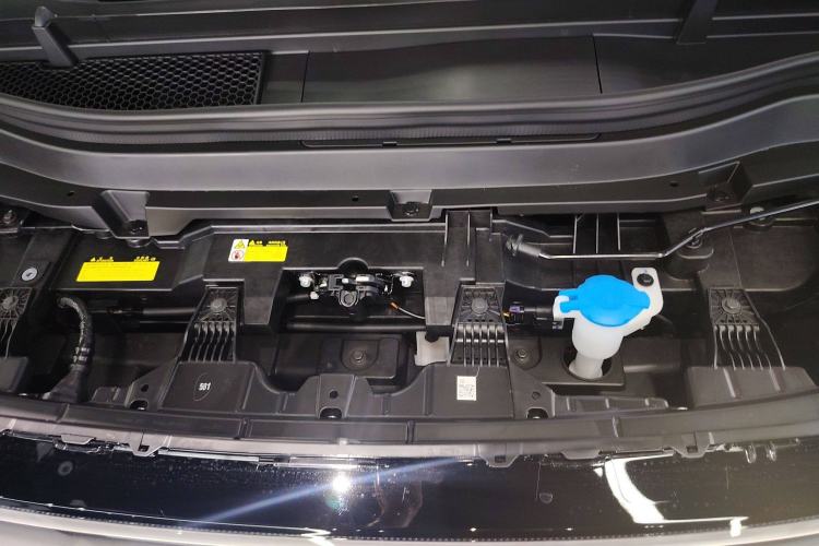 Used XPeng X9 2025 740 Ultra-Long Range Max Engine Bay