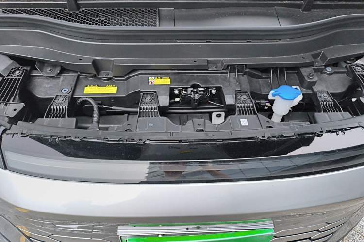 Used XPeng X9 2025 740 Ultra-Long Range Max Engine Bay