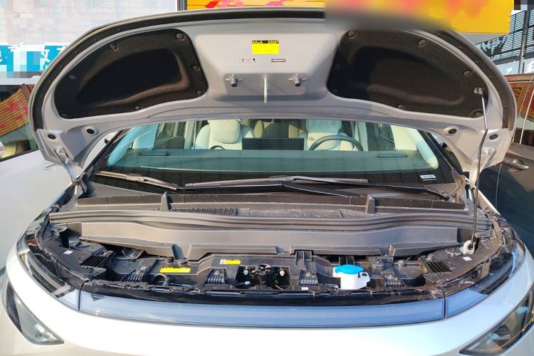 Used XPeng X9 2025 650 Long-Range Max Engine Bay