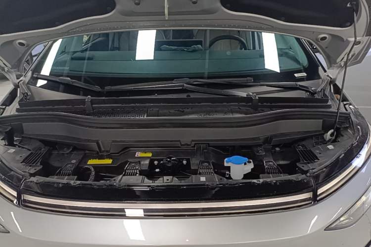 Used XPeng X9 2025 740 Ultra-Long Range Max Engine Bay
