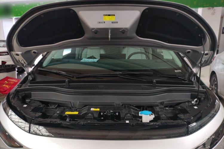 Used XPeng X9 2025 650 Long-Range Max Engine Bay