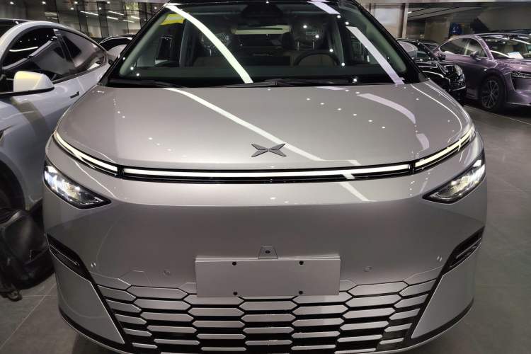 Used XPeng X9 2025 740 Ultra-Long Range Max Exterior 1