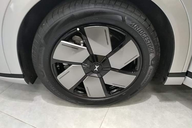 Used XPeng X9 2025 650 Long-Range Max Exterior 4