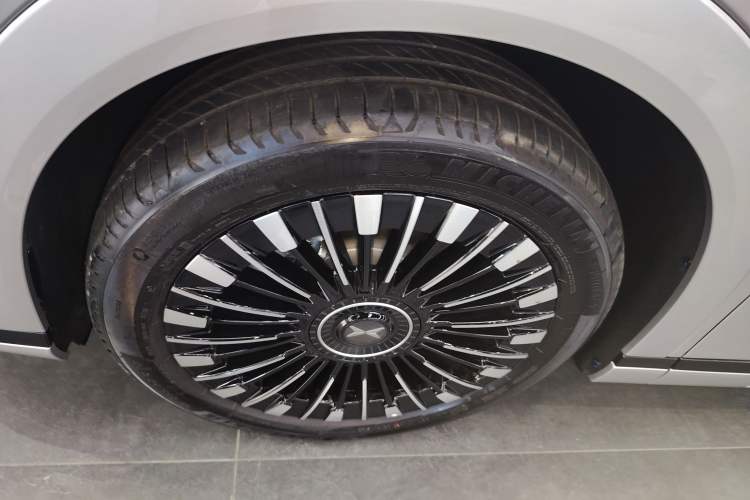 Used XPeng X9 2025 740 Ultra-Long Range Max Exterior 7