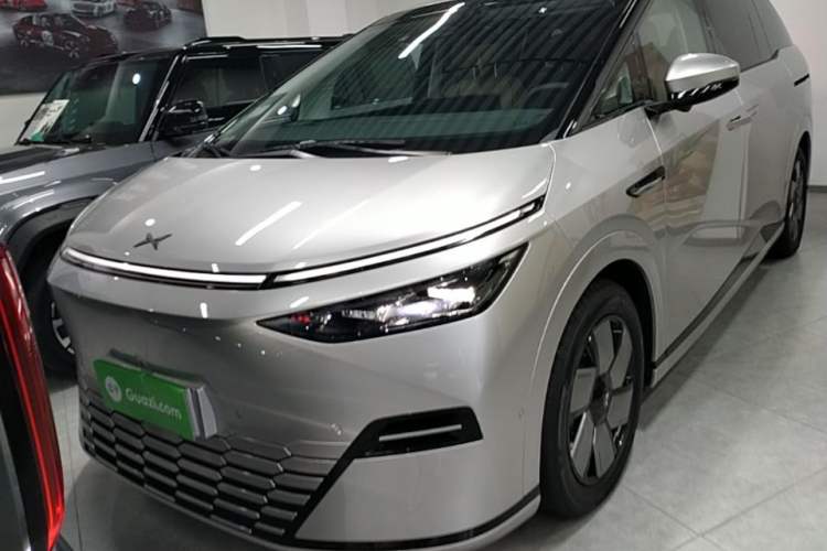 Used XPeng X9 2025 650 Long-Range Max Front