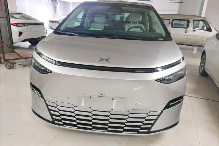 Used XPeng X9 2025 650 Long-Range Max Front