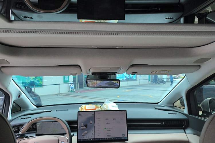 Used XPeng X9 2025 740 Ultra-Long Range Max Headliner