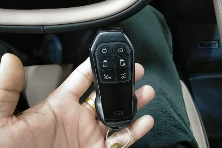 Used XPeng X9 2025 650 Long-Range Max Interior 1