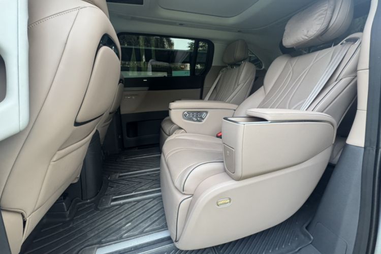 Used XPeng X9 2025 740 Ultra-Long Range Max Interior 2