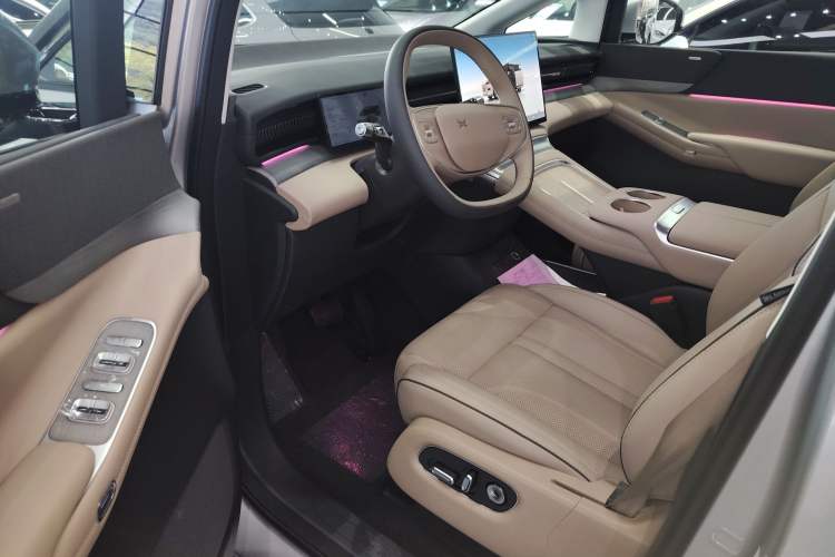 Used XPeng X9 2025 740 Ultra-Long Range Max Interior 3