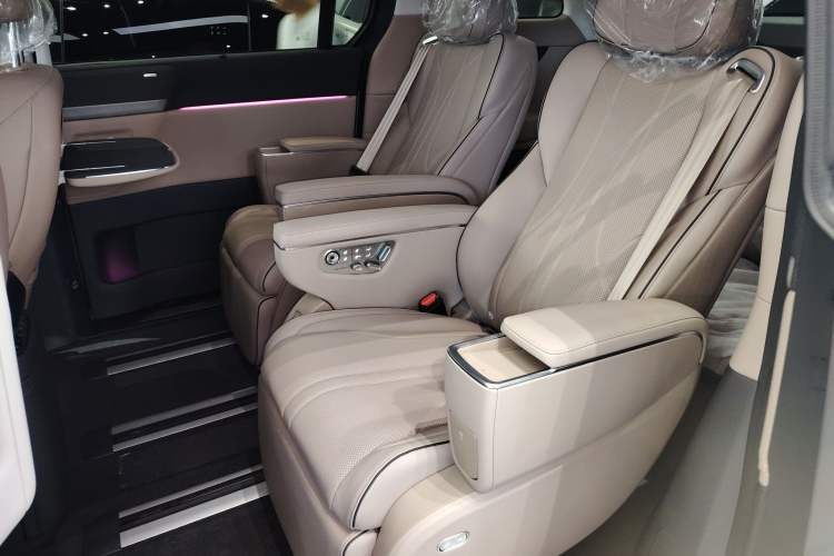 Used XPeng X9 2025 740 Ultra-Long Range Max Interior 4