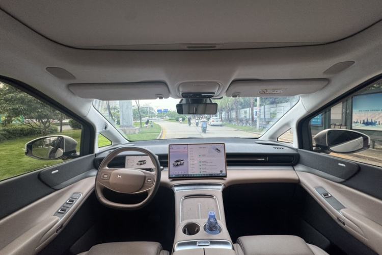 Used XPeng X9 2025 740 Ultra-Long Range Max Interior 4