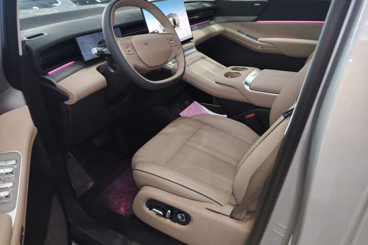 Used XPeng X9 2025 740 Ultra-Long Range Max Left Front Seat