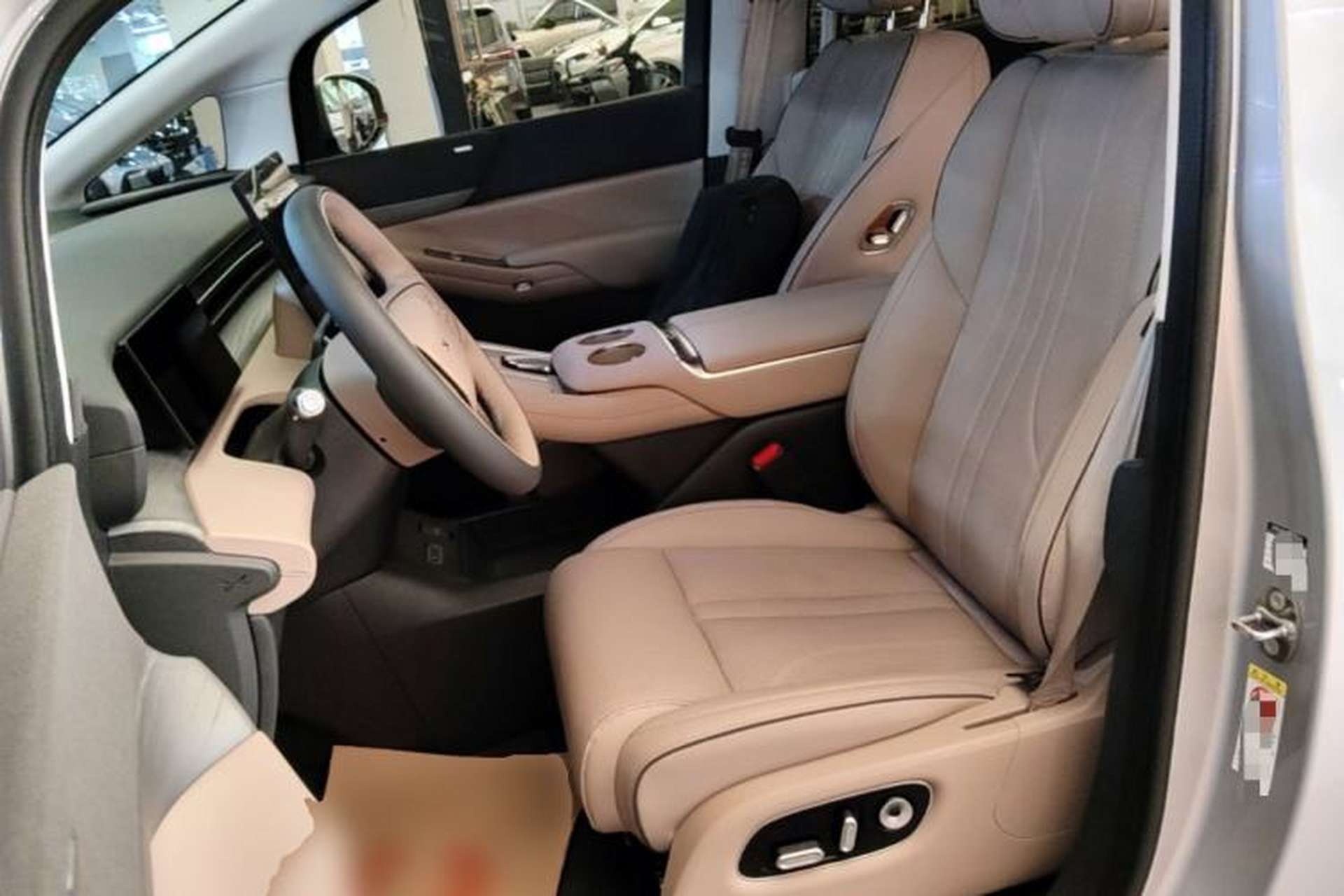 Used XPeng X9 2025 740 Ultra-Long Range Max Left Front Seat
