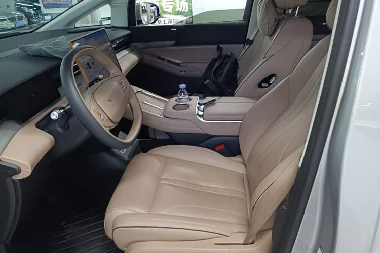 Used XPeng X9 2025 740 Ultra-Long Range Max Left Front Seat