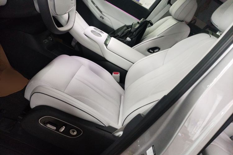 Used XPeng X9 2025 650 Long-Range Max Left Front Seat
