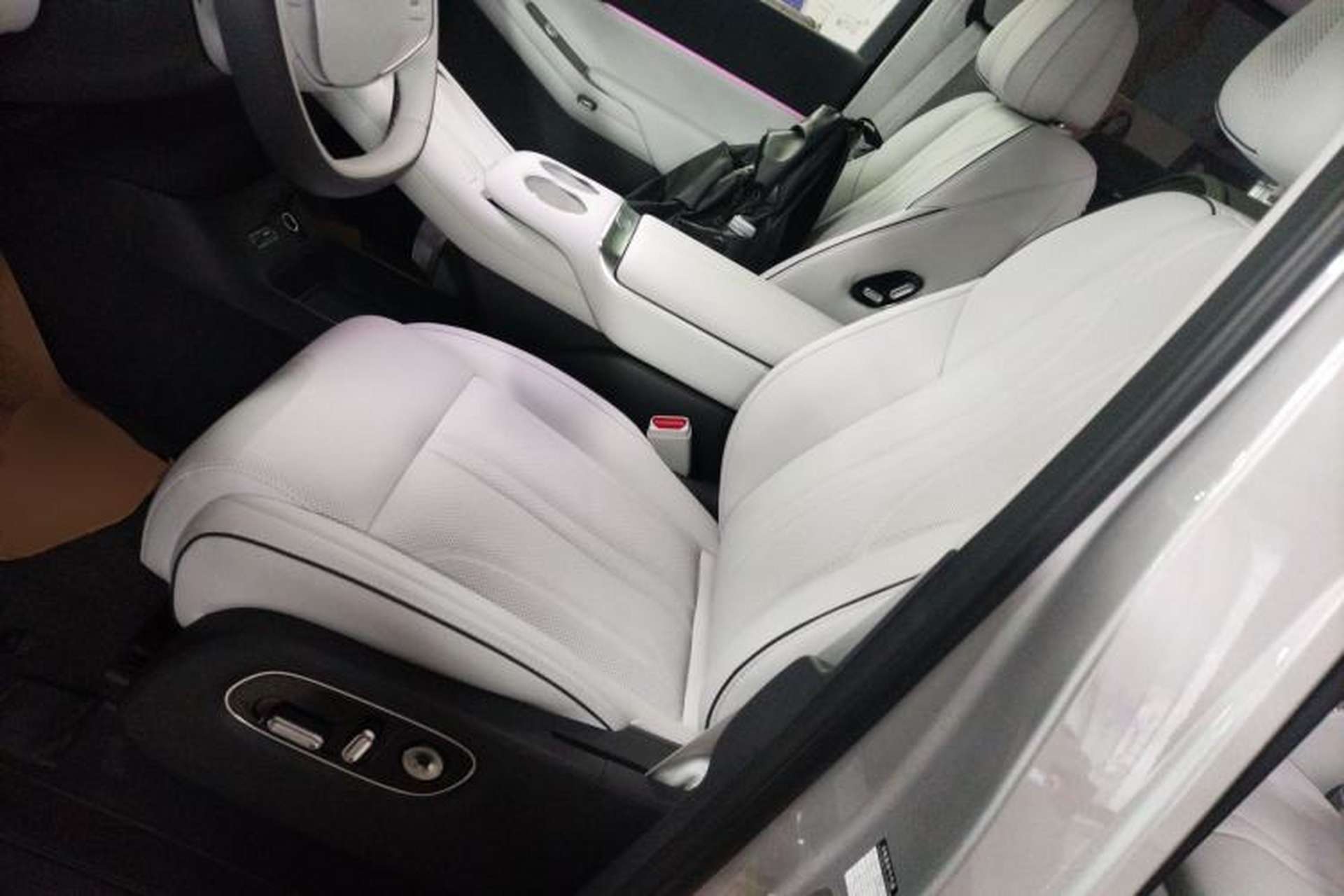 Used XPeng X9 2025 650 Long-Range Max Left Front Seat