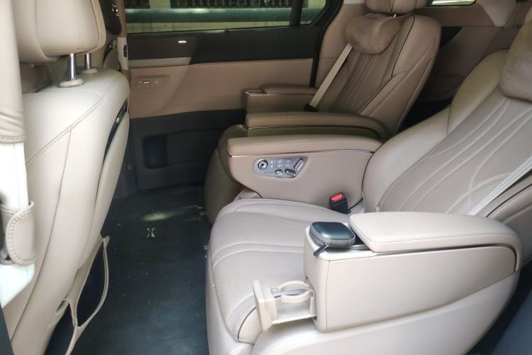 Used XPeng X9 2025 650 Long-Range Max Left Rear Seat