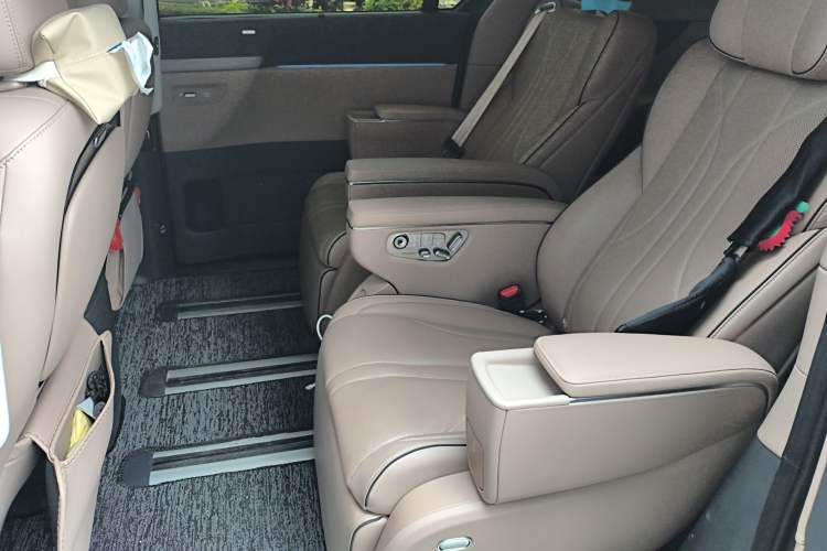 Used XPeng X9 2025 740 Ultra-Long Range Max Left Rear Seat