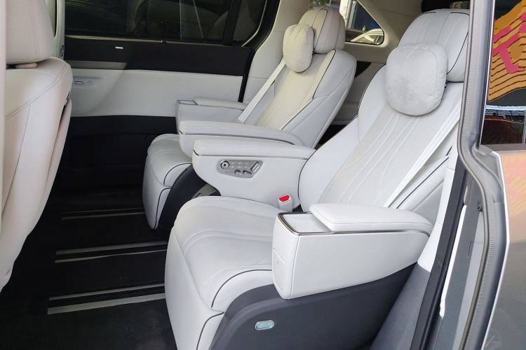 Used XPeng X9 2025 650 Long-Range Max Left Rear Seat