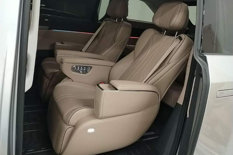 Used XPeng X9 2025 650 Long-Range Max Left Rear Seat