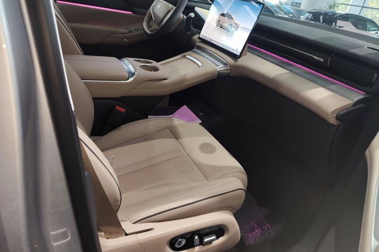 Used XPeng X9 2025 740 Ultra-Long Range Max Right Front Seat