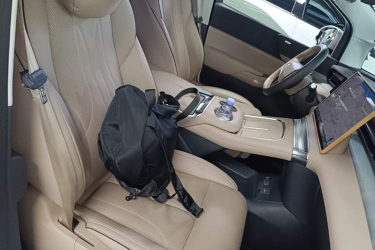 Used XPeng X9 2025 740 Ultra-Long Range Max Right Front Seat
