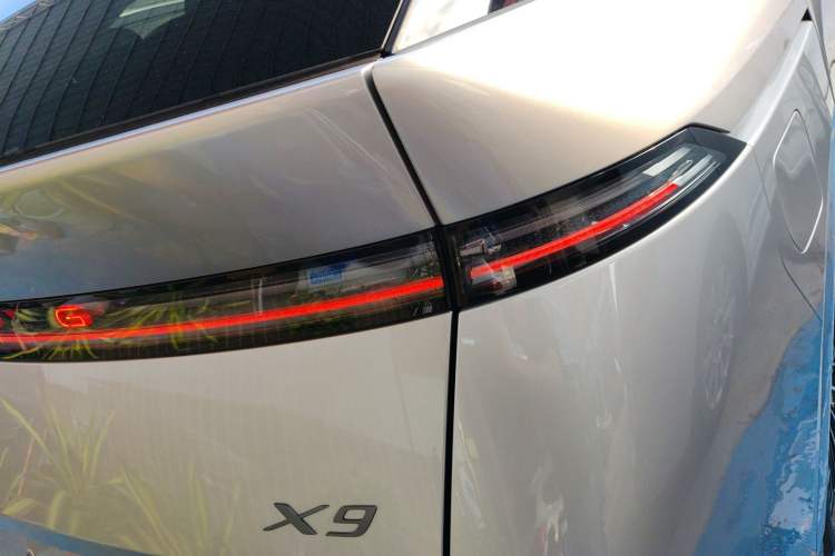 Used XPeng X9 2025 650 Long-Range Max Right Rear Taillight