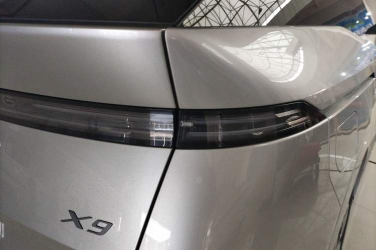 Used XPeng X9 2025 650 Long-Range Max Right Rear Taillight