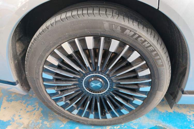 Used XPeng X9 2025 650 Long-Range Max Right Rear Wheel Hub