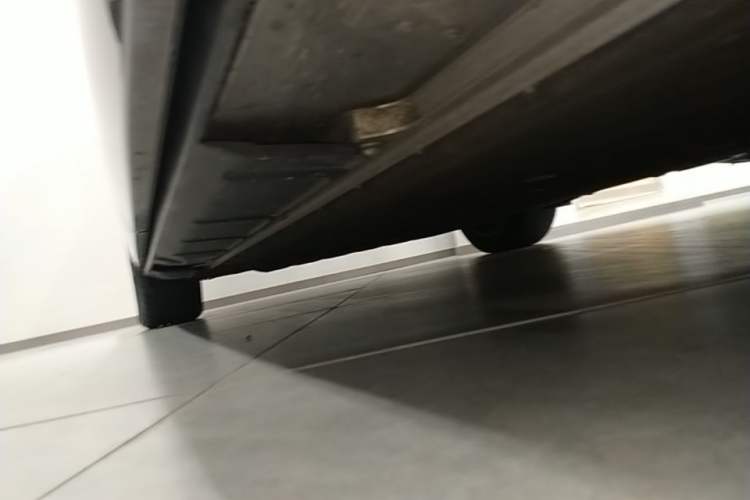 Used XPeng X9 2025 650 Long-Range Max Right Side Sill