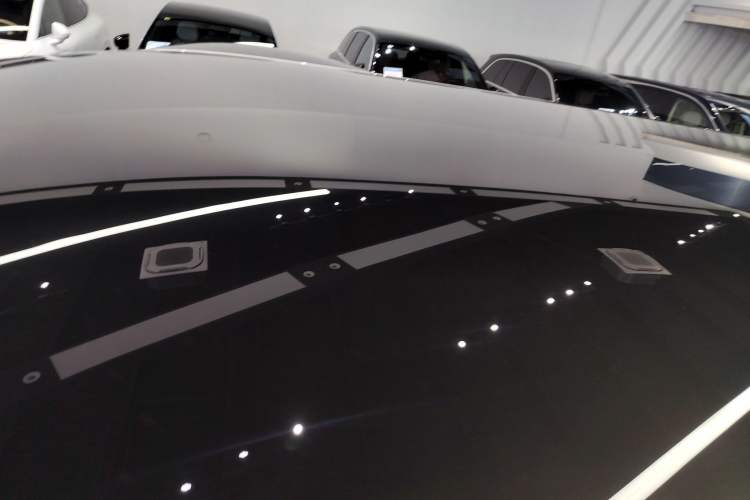 Used XPeng X9 2025 740 Ultra-Long Range Max Roof