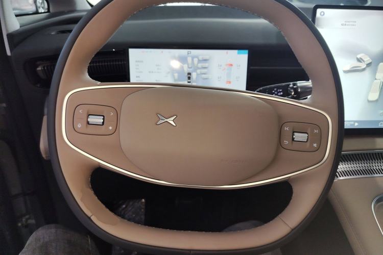 Used XPeng X9 2025 740 Ultra-Long Range Max Steering Wheel