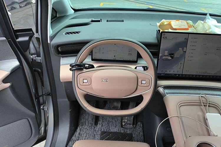Used XPeng X9 2025 740 Ultra-Long Range Max Steering Wheel