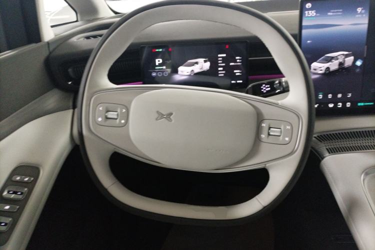 Used XPeng X9 2025 650 Long-Range Max Steering Wheel