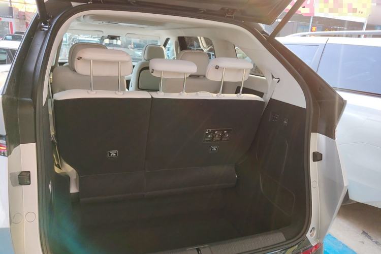 Used XPeng X9 2025 650 Long-Range Max Trunk