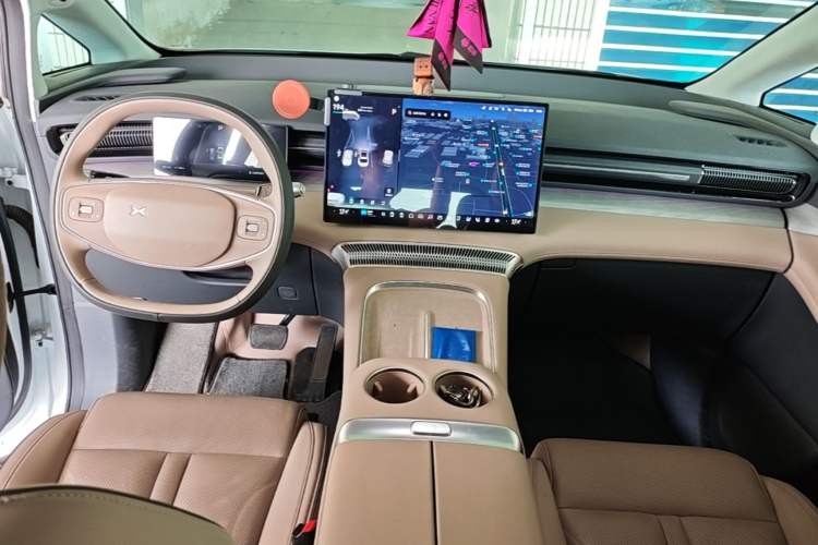 Used XPeng X9 2025 740 Ultra-Long Range Max Center Console