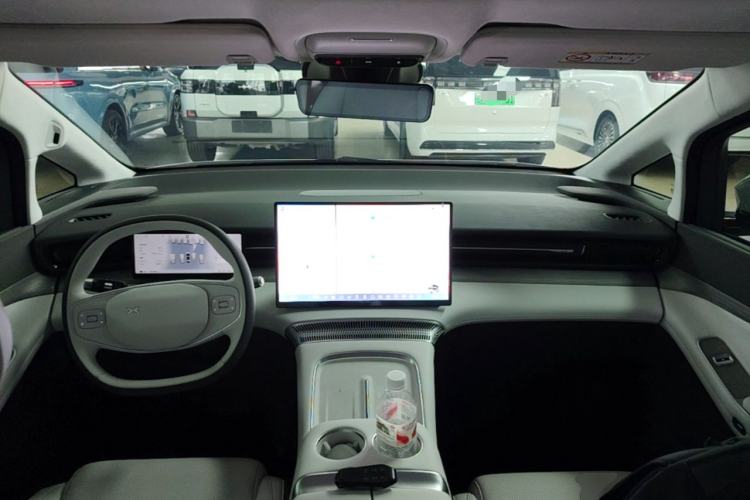 Used XPeng X9 2025 650 Long-Range Max Center Console