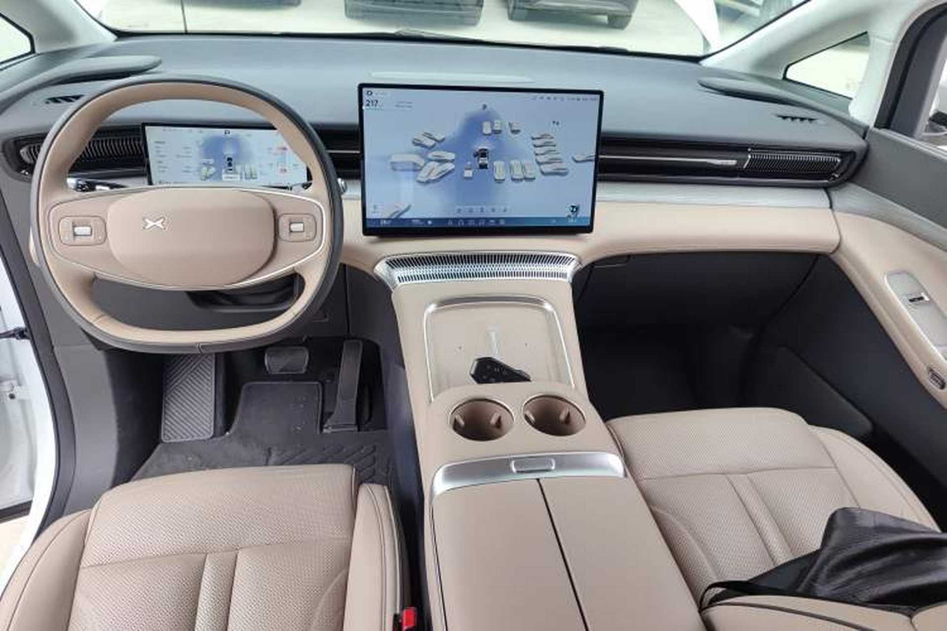 Used XPeng X9 2025 740 Ultra-Long Range Max Center Console
