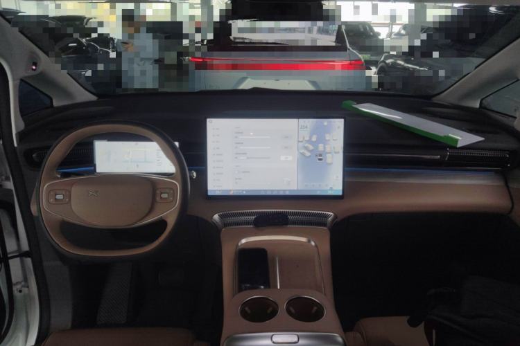 Used XPeng X9 2025 740 Ultra-Long Range Max Center Console