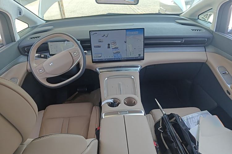 Used XPeng X9 2025 740 Ultra-Long Range Max Center Console