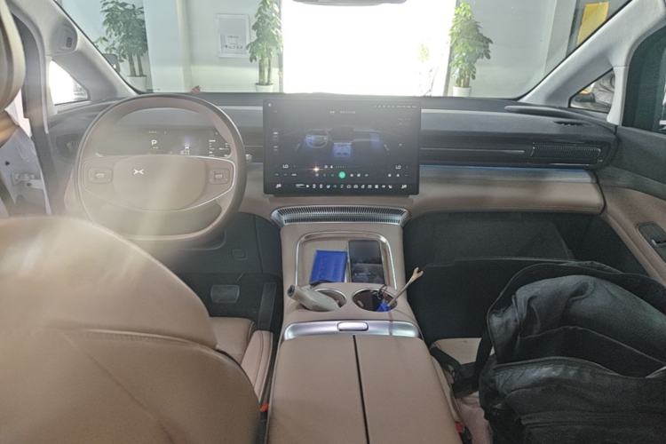 Used XPeng X9 2025 740 Ultra-Long Range Max Center Console