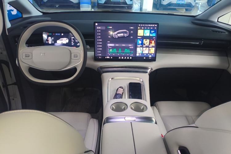 Used XPeng X9 2025 650 Long-Range Max Center Console