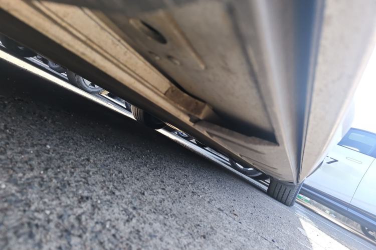 Used XPeng X9 2025 650 Long-Range Max Chassis Front Left