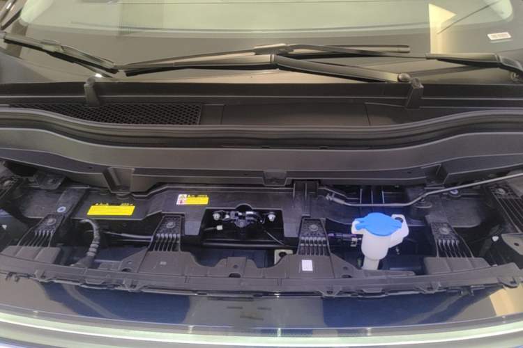 Used XPeng X9 2025 740 Ultra-Long Range Max Engine Bay