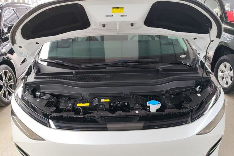 Used XPeng X9 2025 650 Long-Range Max Engine Bay