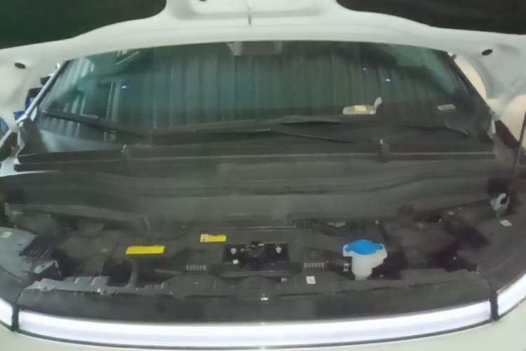Used XPeng X9 2025 740 Ultra-Long Range Max Engine Bay