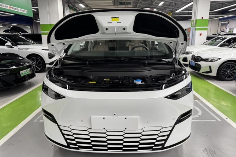 Used XPeng X9 2025 740 Ultra-Long Range Max Engine Bay