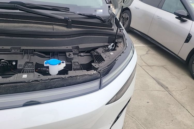 Used XPeng X9 2025 740 Ultra-Long Range Max Engine Bay Left